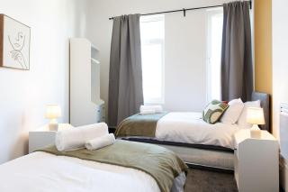 StayRight Central & Spacious 2 Bed Apartments in Swansea - Swansea - 1