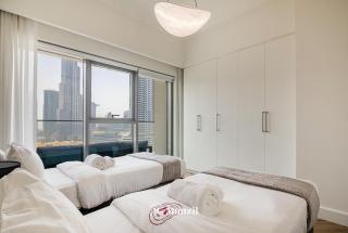 Luxury 2BR Apartment in Downtown with Full Burj Khalifa View - 4