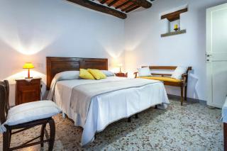 Apartment In A Farmhouse Overlooking Val Di Chiana - 1