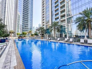 Luxury 2BR in Downtown 35th Floor 5 min walk Dubai Mall, Gym,Pool, 500mbps Wifi, Forte Tower - 6