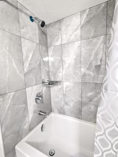 Basement Suite in Desrochers SW - Edmonton - 1