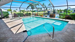 Love Bird–Canalfront heated pool pet friendly - 8