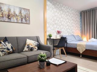 Uptown BGC 1BR Modern Pool View Unit by Terravista - Manila - 0