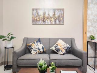 Uptown BGC 1BR Modern Pool View Unit by Terravista - Manila - 2