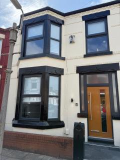 Lovely 3 Bedroom house - - 0