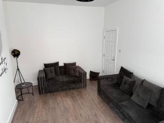 Lovely 3 Bedroom house - - 7