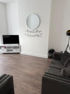 Lovely 3 Bedroom house - - 6