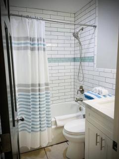 01 Beach chic apt - Ft Laud - 8 mins to beach! - 8