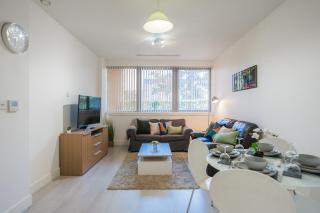 Luxury Two-Bedroom Apartment - Central, Free Wi-Fi, 7 Mins from Station By AV Hughes Properties - 1