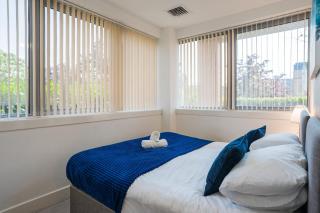 Spacious Two-Bedroom Apartment - Parking, 7 Mins from Station, Ideal for Business or leisure Stays By AV Hughes Properties - 7