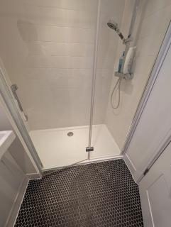 Golden Pagoda Retreat - London - 0