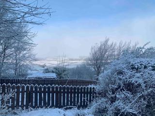Cosy 2 bed cottage with indoor fireplace & garden - 9