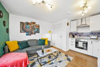 The Sunshine Loft - Vibrant Stay Hideaway - 4