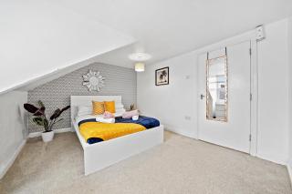 The Sunshine Loft - Vibrant Stay Hideaway - 5