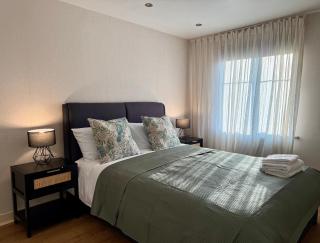 Bright & Spacious 1-Bed Apartment with Balcony & Private Parking - - 6