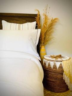 · 02 Walk to DT FTL - Serene apartment - King Bed - 4