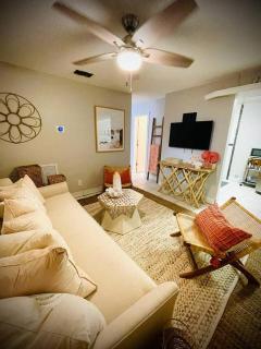 · 01 Wonderful Port Apartment #5 - 2 Bedroom - 6