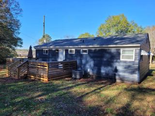 18 Hidden Gem - Private Home - 3 BDRM In 5 Forks - 9
