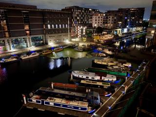 Leeds Dock Balcony View 2 Bed 2 Bath Apartment - Leeds - 9
