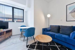 Light & Modern 1 Bed Budget Apartment Dudley - 0