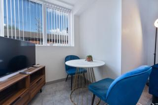 Light & Modern 1 Bed Budget Apartment Dudley - 4