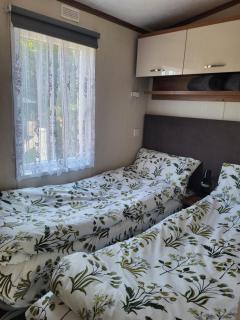 Seton Sands 2 Bedroom En-Suite Caravan with Bath - Port Seton - 1