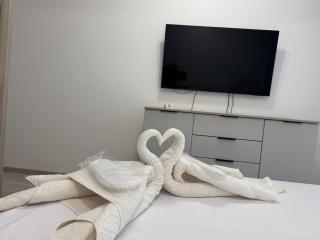 Staywell Accomodation city center with underground parking and AC - 8