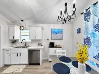 1.2 mi to Beach | 15min to Pier Park | Pool Access - 4