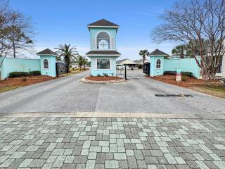 1.2 mi to Beach | 15min to Pier Park | Pool Access - 3