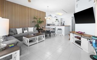 The Crescent 402 - 5