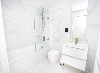 Light & Modern Central Birmingham 2 Bed Apartment - 4