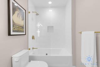 Beautiful Studio with Private Balcony Gym & Pool - 4