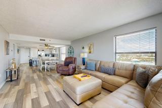 Beach Place 1-404 - 5