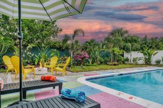 Charming Tropical Getaway with pool-3mile to Beach - 9