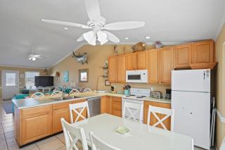 Great Place to Beach by Coastline Vacation Rentals - 9