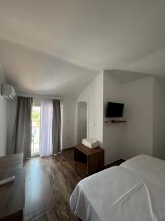 Hotel Viluni - Baks-Rrjoll - 9