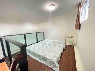 Modern 5-Bedroom Townhome near MRT and Local Charm - 1