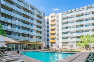 Beautiful 1BD - Central Downtown -Gym, Pool, Parking - 2