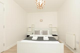 Full of light 2BR Flat near Canary Wharf with Balcony - Londra - 2