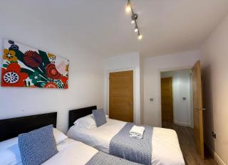 24-7 Secured City Centre Apartments with Free Underground Parking and WiFi - Birmingham - 4