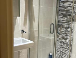 24-7 Secured City Centre Apartments with Free Underground Parking and WiFi - Birmingham - 3