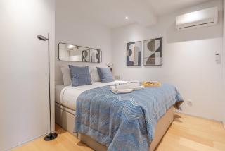 Stylish Flat with Workspace & Garage by HostWise - 0