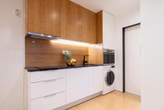 Stylish Flat with Workspace & Garage by HostWise - 7