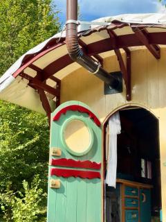 Shepherd's hut in nature - 7