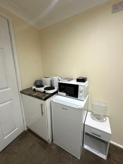 Cozy Self-Contained Studio - Grays - 2