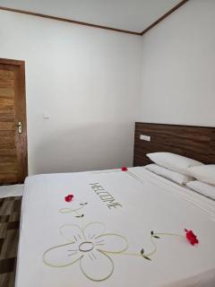 Mandhoo Inn - 1