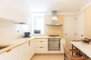 GuestReady - Contemporary Flat w/ Garage in Lisbon - 4