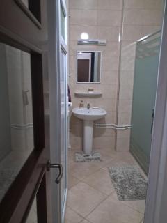 Un bel appartement T3 climatisé, comprenant un hall et deux balcons, accessible par escalier ou ascenseur, situé dans une résidence fermée et gardée - Mostaganem - 7