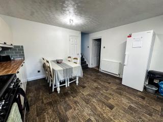 Spacious Single Room - 6