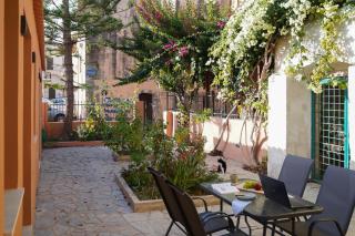 Lindas Convent Garden Home 1 - 3